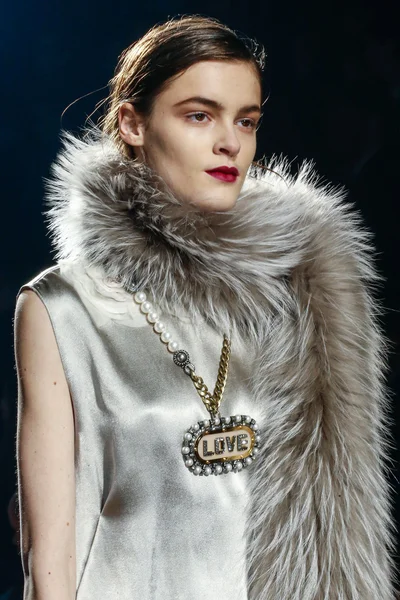Look 25